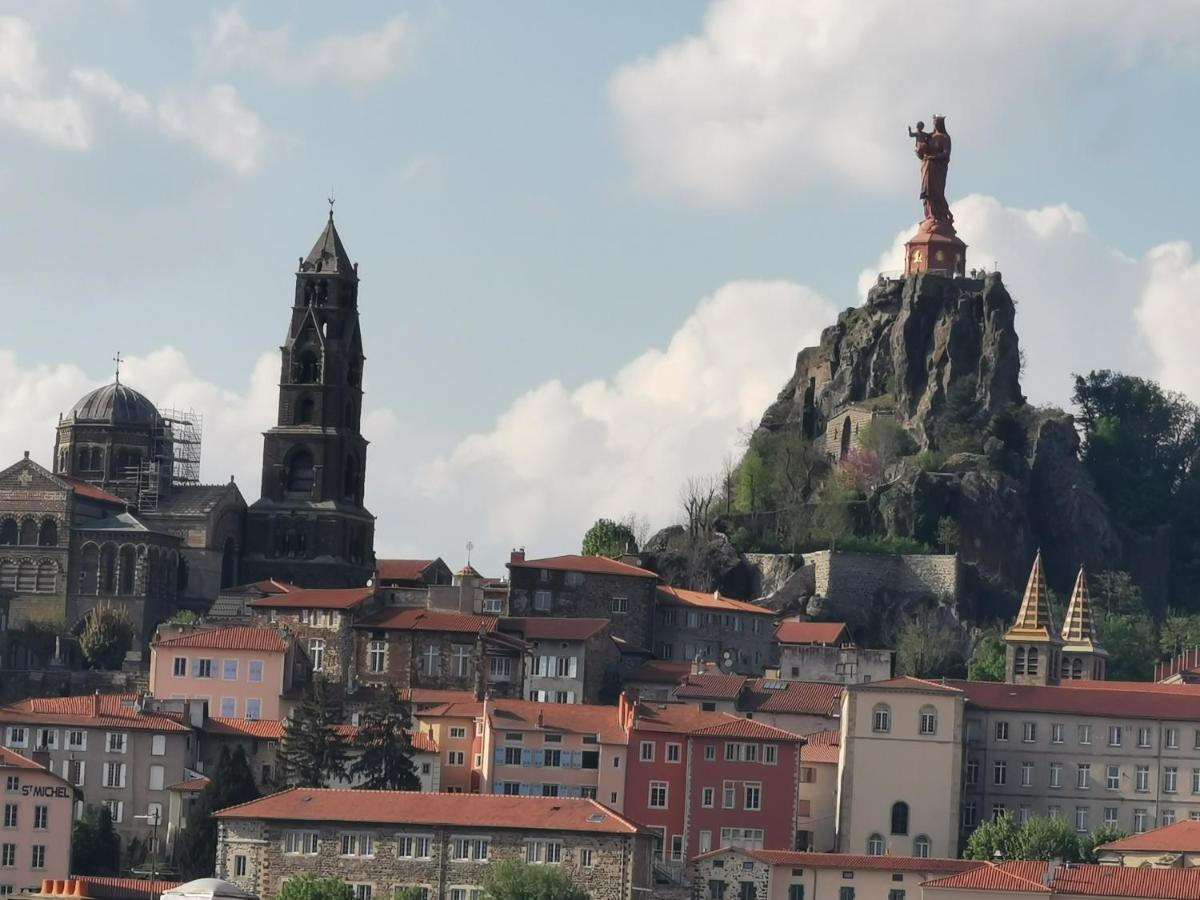 Chambre Privee Dans Appart Partage, Centre Ville, Avec Vue Sur Les Monuments Le Puy-en-Velay Exterior foto
